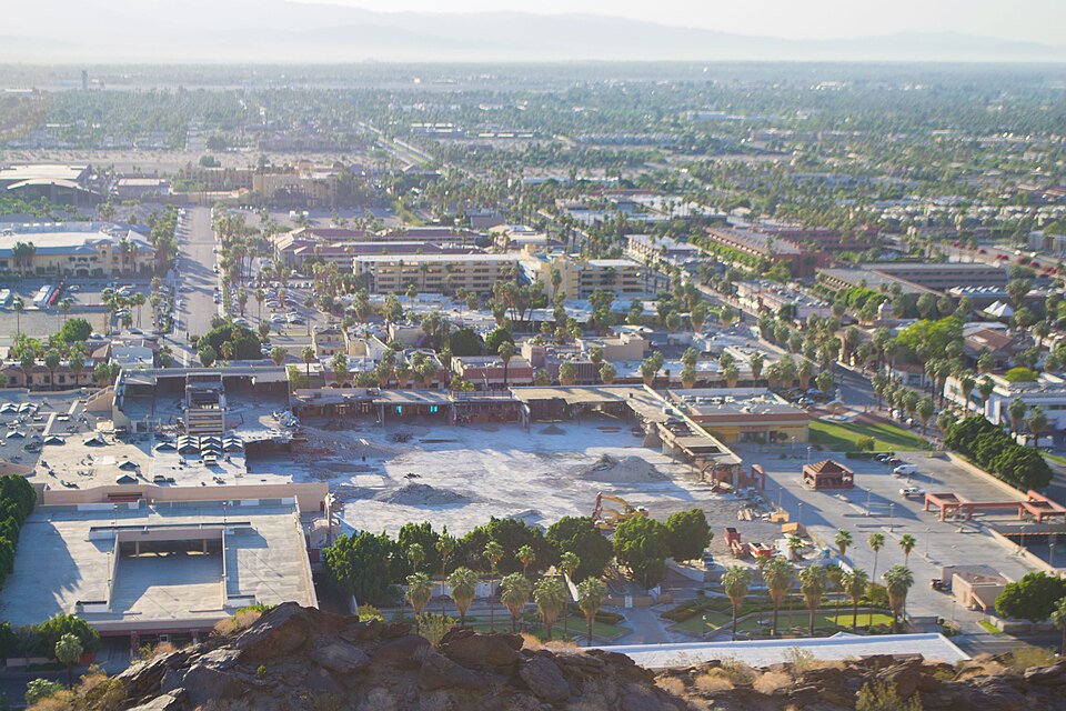 Desert Fashion Plaza